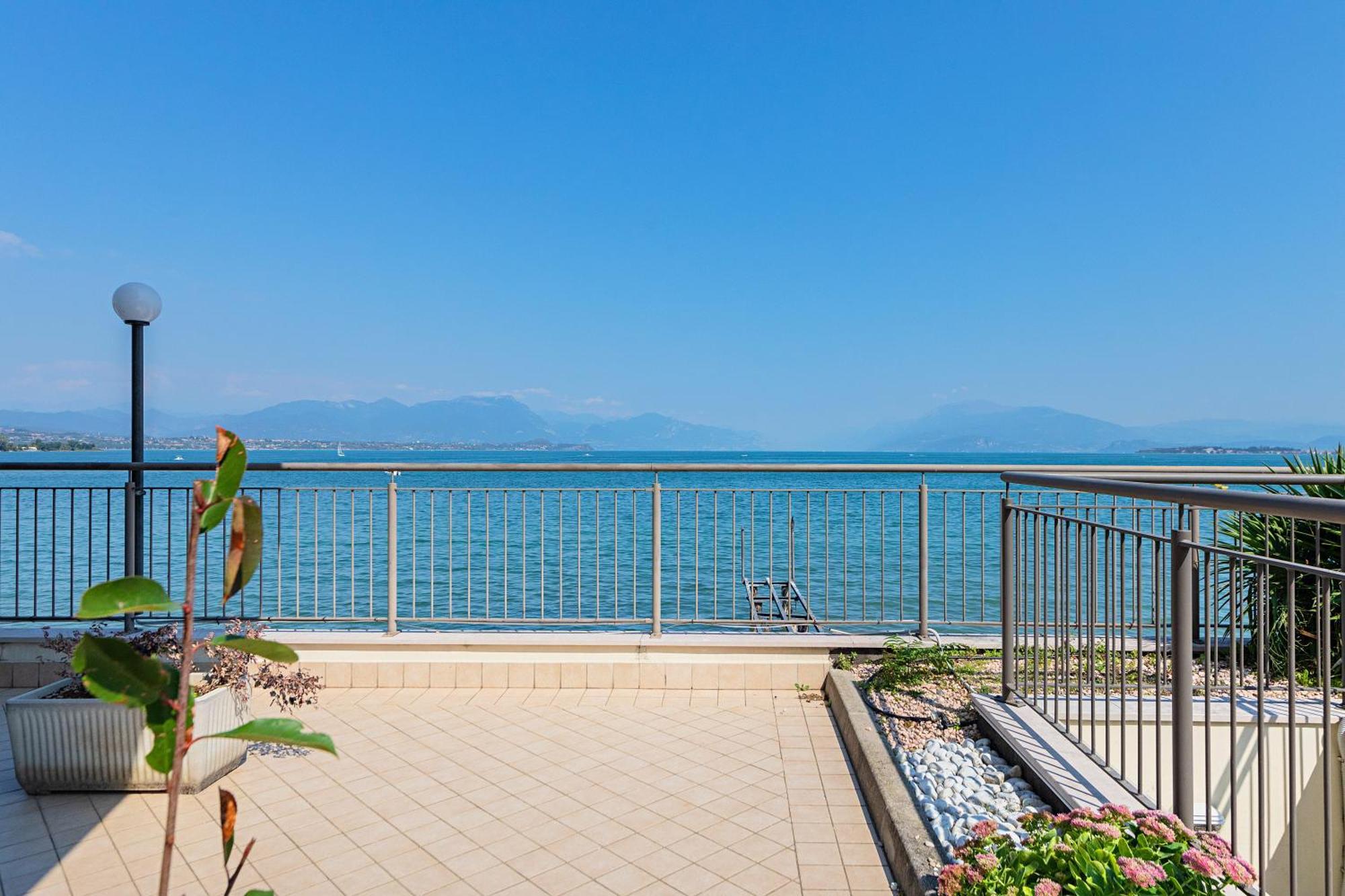 Residenza Miralago By Wonderful Italy Desenzano del Garda Dış mekan fotoğraf